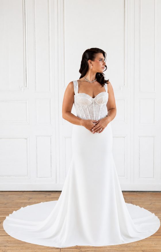 Robe de mariée Aura, haut bretelles, jupe unie