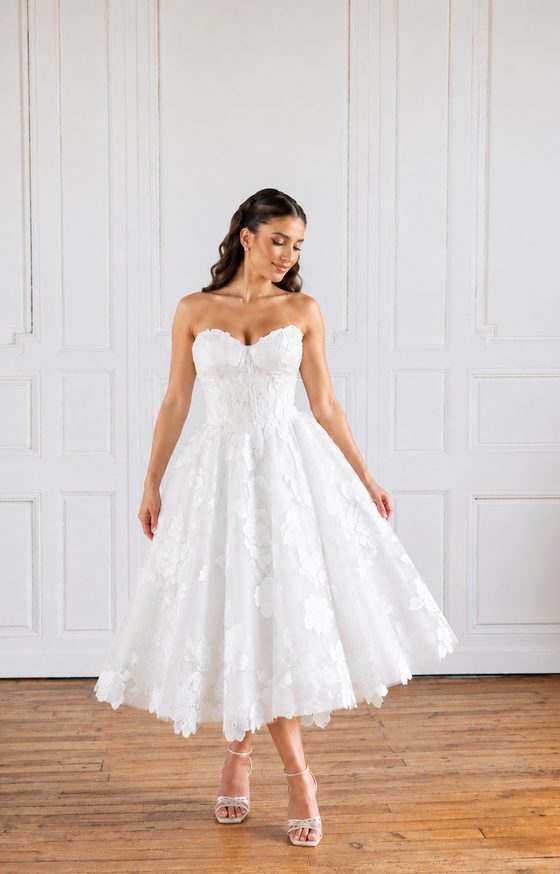 Robe de mariée Ella, haut et matière bustier et dentelle, longueur mi-longue