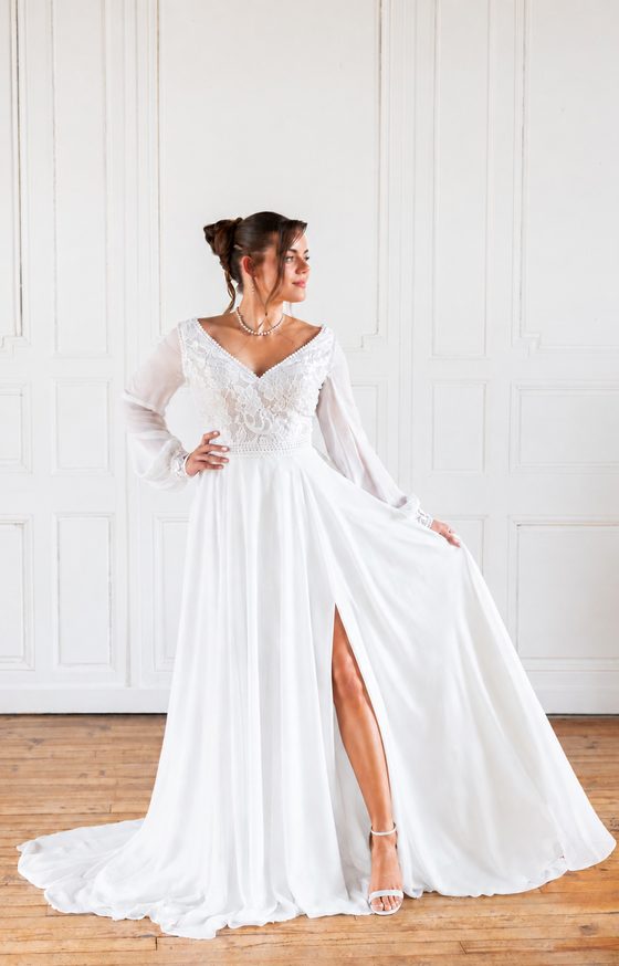 Robe de mariée Lina, décolleté V classique, manches mousseline, avec fente