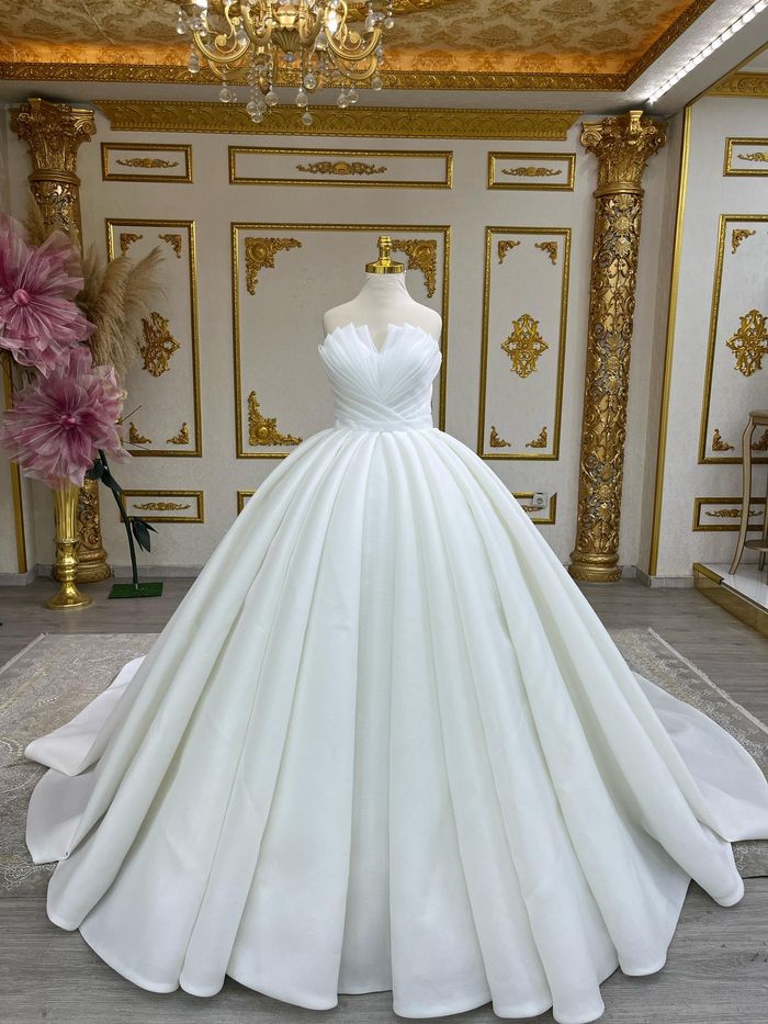 Robe princesse style robe libanaise, satin uni