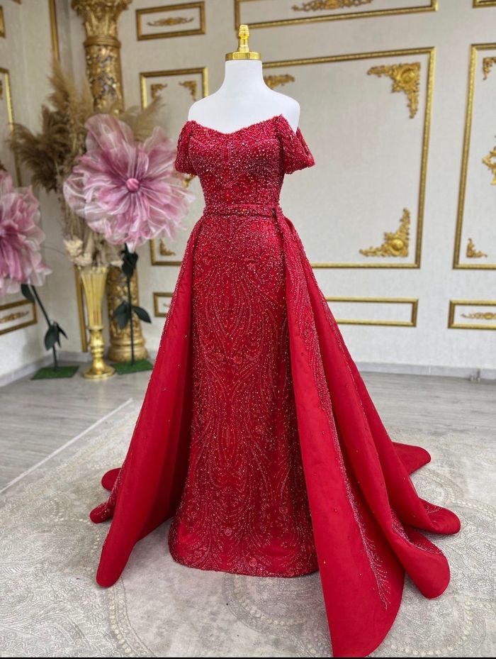 Robe de fiançailles rouge avec surjupe détachable
