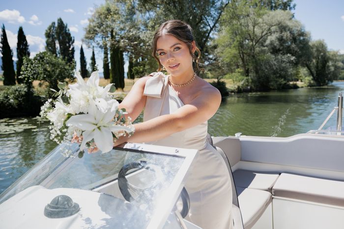 Robe champagne épaule dénudée avec noeud en satin