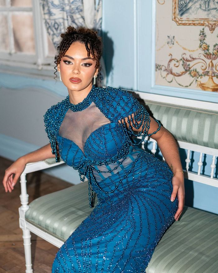 Robe de bal bleue perles et strass