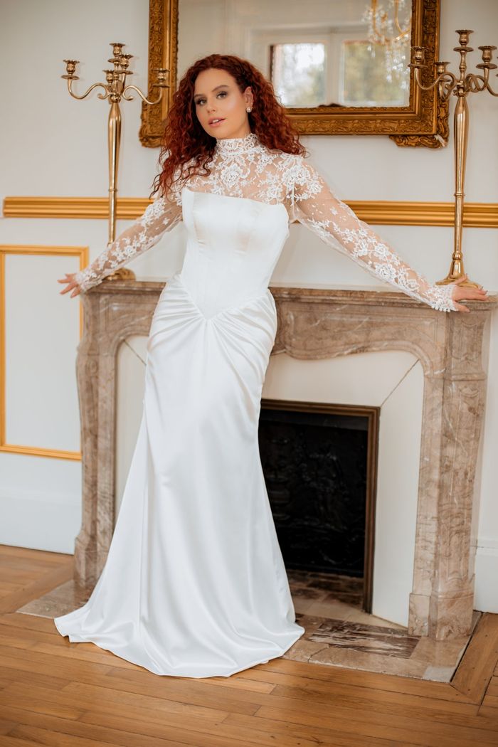 Robe bustier satin avec gilet en dentelle