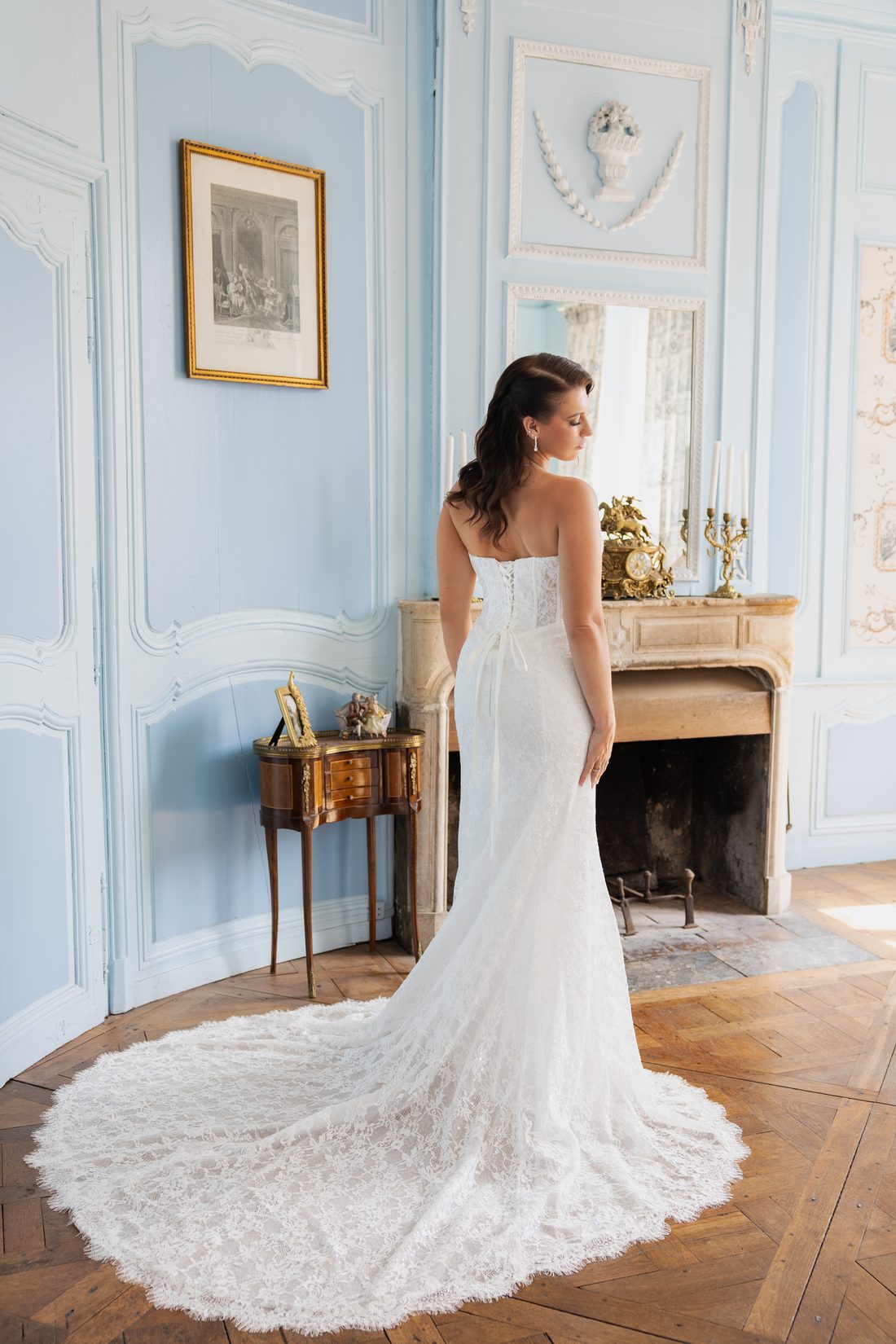 Robe sirène en dentelle, vue de dos, longue traîne